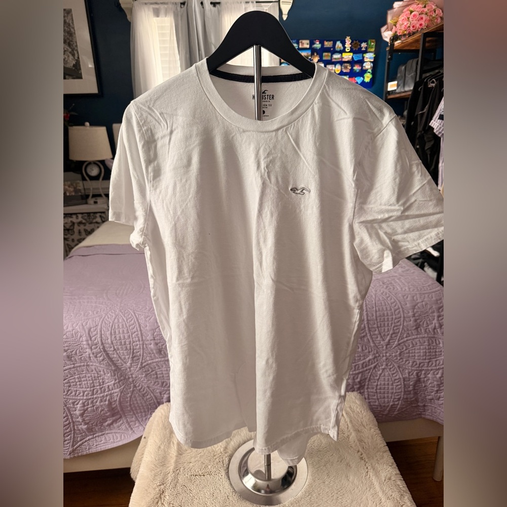 Hollister Men's White Crew Neck Short Sleeve Tee
